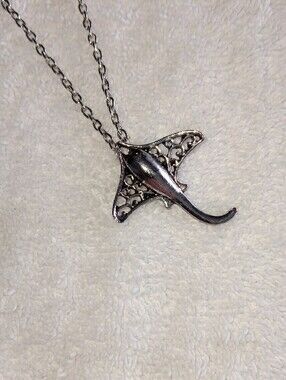 Silver Manta Ray Pendant Necklace NWOT